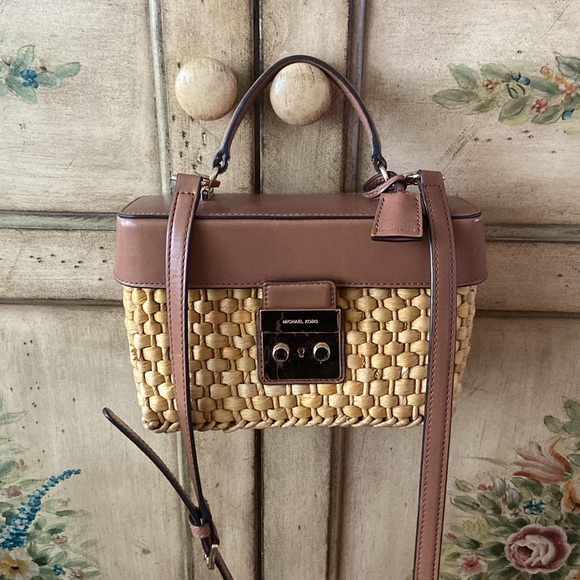 Michael Kors Brown leather and basket weave shoulder bag - Picture 6 of 6